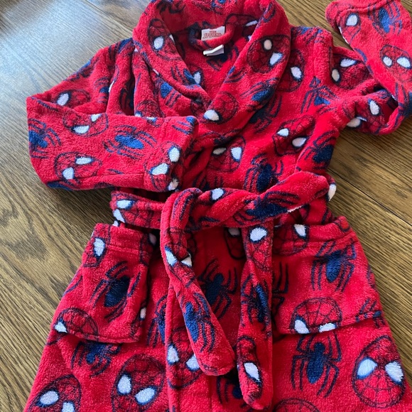 Marvel Spider-Man Size 6 Robe - Red and Blue - Picture 2 of 6
